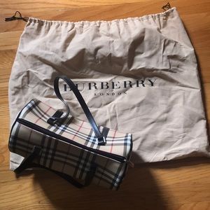 Burberry tube bag